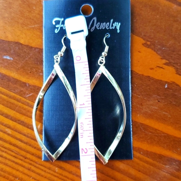 ๐ Gold tone Fashion Hollow-Out alloy Earrings ๐ - Picture 6 of 6